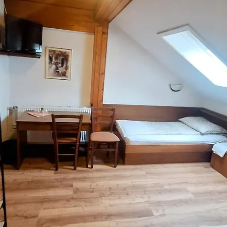 Pri Ancki Ljubljana Suburbs Couette-café 3*