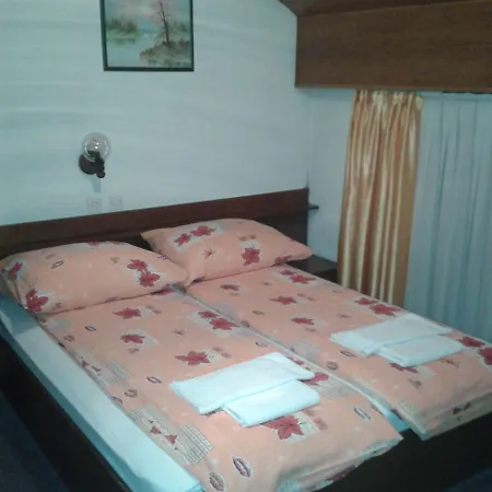 לינה וארוחת בוקר Pri Ancki Sobe Ljubljana Suburbs מדבודה